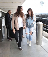 Kesha---Arriving-at-LAX-airport-in-Los-Angeles-07-566x682.jpg