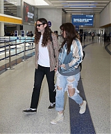 Kesha---Arriving-at-LAX-airport-in-Los-Angeles-13-566x676.jpg
