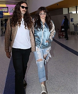 Kesha---Arriving-at-LAX-airport-in-Los-Angeles-15-566x710.jpg