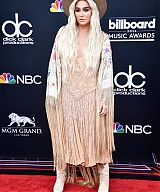 Kesha-2018-Billboard-Music-Awards-Red-Carpet-Fashion-Tom-Lorenzo-Site-1.jpg
