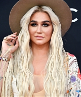 Kesha-2018-Billboard-Music-Awards-Red-Carpet-Fashion-Tom-Lorenzo-Site-3.jpg