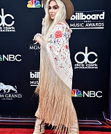 Kesha-2018-Billboard-Music-Awards-Red-Carpet-Fashion-Tom-Lorenzo-Site-6.jpg