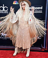 Kesha-2018-Billboard-Music-Awards-Red-Carpet-Fashion-Tom-Lorenzo-Site-8.jpg