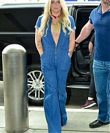 Kesha-in-Denim-Jumpsuit-at-LAX-Airport-05-620x929.jpg