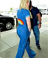 Kesha-in-Denim-Jumpsuit-at-LAX-Airport-07-620x929.jpg