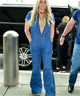 Kesha-in-Denim-Jumpsuit-at-LAX-Airport-08-620x929.jpg