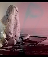 Kesha_-_Praying_28Official_Video29_250.jpg
