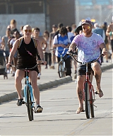 Kesha_going_for_a_bike_ride_in_Los_Angeles_09-05-2023__3_.jpg