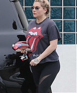 kesha-sebert-wearing-a-rolling-stones-tongue-and-lips-logo-tee-as-she-heads-to-her-pilates-class-in-los-angeles-060118_2.jpg