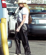 Kesha---Seen-test-driving-a-Porsche-SUV-in-Los-Angeles-14.jpg