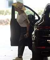 Kesha---Seen-test-driving-a-Porsche-SUV-in-Los-Angeles-25.jpg