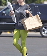 Kesha-in-Green-Pants--14.jpg