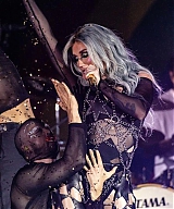Kesha_LIVE_ZC.jpg