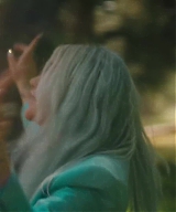 y2mate_com_-_Kesha__Learn_To_Let_Go_Official_Video_1080p_080.jpg