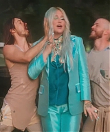 y2mate_com_-_Kesha__Learn_To_Let_Go_Official_Video_1080p_148.jpg